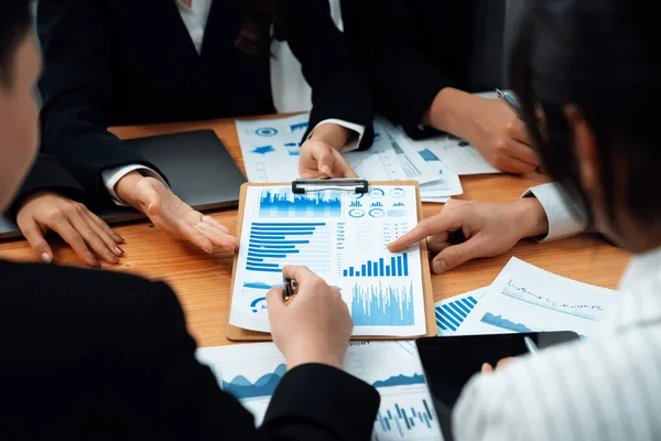 Business Team Financial Data Analysis Meeting Business Intelligence Report Paper — Φωτογραφία Αρχείου