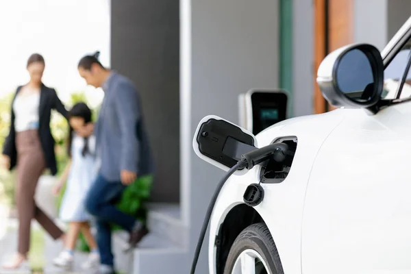 Focus Closeup Electric Vehicle Recharging Battery Home Electric Charging Station — Foto Stock