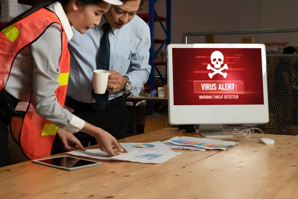 Bilgisayar Ekranındaki Virüs Uyarısı Mobil Siber Tehdit Hacker Bilgisayar Virüsü — Stok fotoğraf