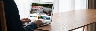 Model arama ve seyahat planlama için internet sitesi uçuş, otel ve tur rezervasyonları için anlaşma ve paket sunuyor