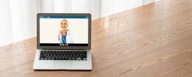 Hasta ile sanal görüşme için mod teletıp yazılım uygulaması tarafından çevrimiçi doktor görüntüsü çağrısı