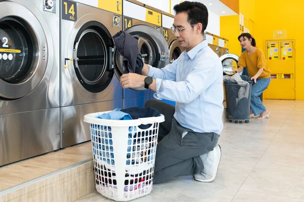 Fotos de Self service lavandaria, Imagens de Self service lavandaria sem  royalties | Depositphotos