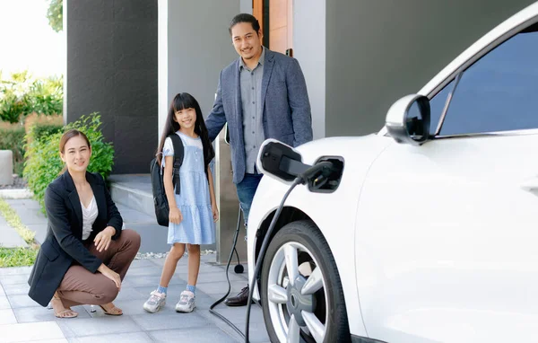 Progressive Young Parents Daughter Electric Vehicle Home Charging Station Green — Stock fotografie