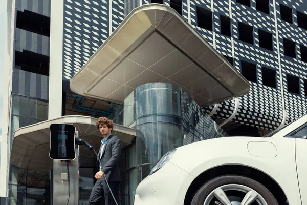 View Progressive Businessman Electric Car Recharging Public Charging Station Modern — Stockfoto