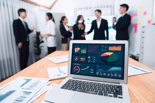 Focus Laptop Monitor Display Dashboard Report Business Intelligence Analyzed Financial — Fotografia de Stock