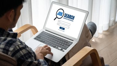 Çalışanların işe alım İnternet ağındaki iş fırsatlarını araması için mod web sitesinde online iş araması