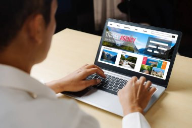 Model arama ve seyahat planlama için internet sitesi uçuş, otel ve tur rezervasyonları için anlaşma ve paket sunuyor
