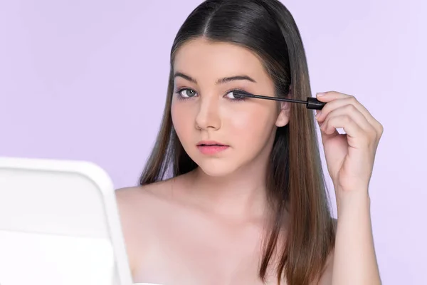 Closeup Portrait Young Charming Applying Makeup Eyeshadow Her Face Brush — Stockfoto