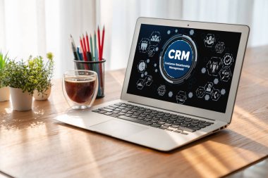 CRM işletme ve işletme için modern bilgisayarda müşteri ilişkileri yönetim sistemi