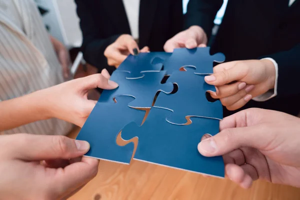 Closeup Top View Business Team Office Worker Putting Jigsaw Puzzle — Stockfoto