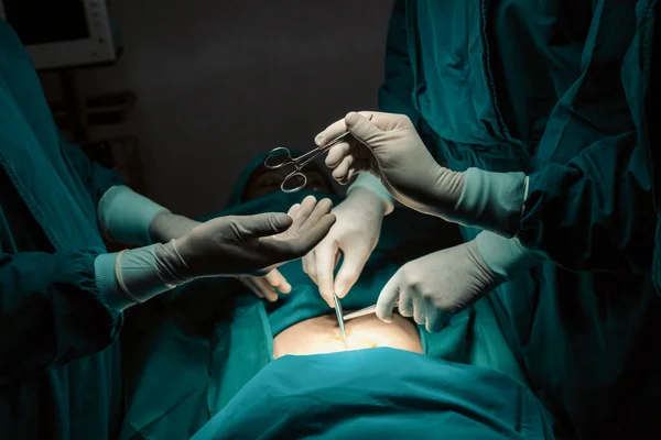 Ameliyat Ekibinin Görüntüsü Ameliyat Odası Konseptinde Destekleyici Işbirlikçi Olarak Steril — Stok fotoğraf