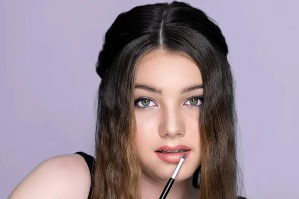 Beautiful Young Girl Perfect Skin Makeup Apply Pink Lipstick Herself — Stockfoto