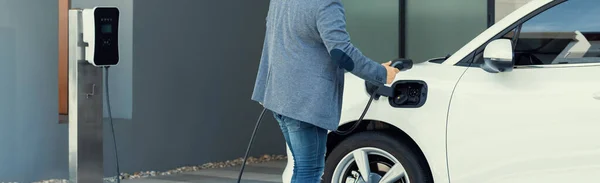 Closeup Progressive Asian Man Install Cable Plug His Electric Car — Stockfoto