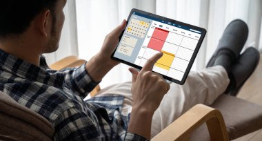 İnternet sitesindeki modish regrition için çevrimiçi aplikasyon rezervasyon takvimi