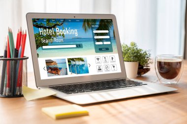 Çevrimiçi otel konaklama rezervasyon sitesi mod rezervasyon sistemi sağlar. Seyahat teknolojisi kavramı .