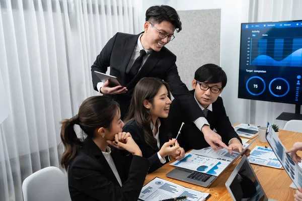 Business Team Financial Data Analysis Meeting Business Intelligence Report Paper — Fotografia de Stock
