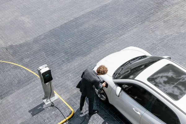 Aerial View Progressive Lifestyle Businesspeople Electric Car Connected Charging Station — Photo