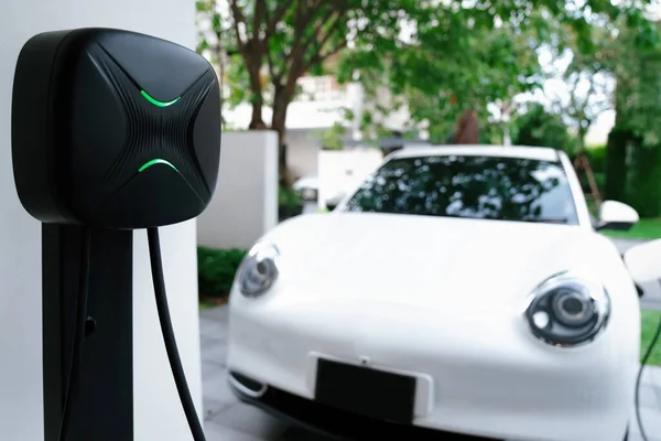 Focus Electric Home Charging Station Powered Green Energy Home Vehicle — Foto de Stock