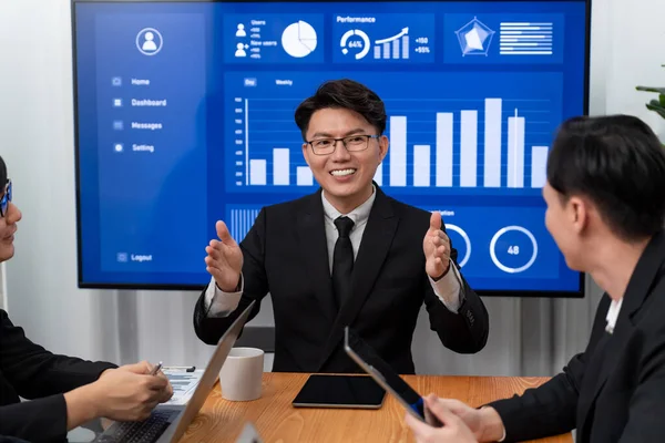 Manager Financial Data Analysis Team Meeting Report Paper Dashboard Laptop — Zdjęcie stockowe