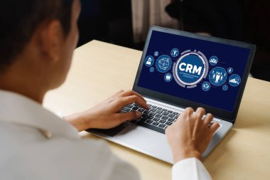 CRM işletme ve işletme için modern bilgisayarda müşteri ilişkileri yönetim sistemi