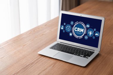 CRM işletme ve işletme için modern bilgisayarda müşteri ilişkileri yönetim sistemi