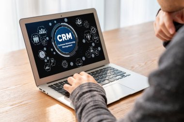 CRM işletme ve işletme için modern bilgisayarda müşteri ilişkileri yönetim sistemi