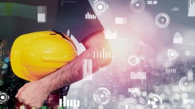 Gelecekteki bina inşaatı ve HUD hologram grafik tasarımı ile yaratıcı mühendislik projesi konsepti. İnşaat mühendisi, mimar ya da inşaat işçisi modern sivil teknoloji ile çalışıyor..