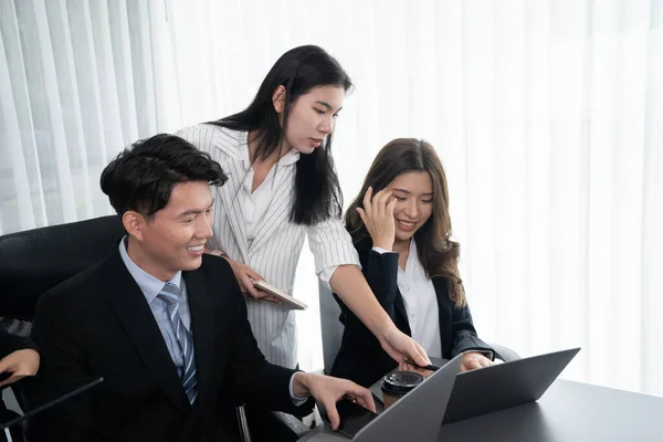 Harmony Office Concept Business People Analyzing Dashboard Paper Together Workplace — Stockfoto
