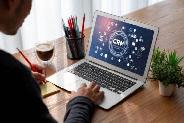 CRM işletme ve işletme için modern bilgisayarda müşteri ilişkileri yönetim sistemi