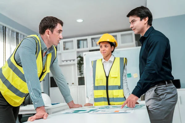 Group Competent Engineers Employer Discuss Plans Office Architectural Investor Businessman — Stockfoto