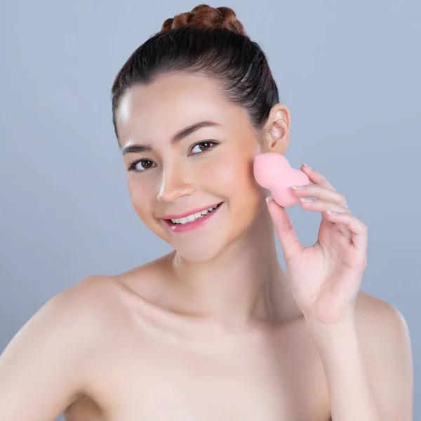 Glamorous Beautiful Female Model Applying Cushion Powder Facial Makeup Concept — Stockfoto