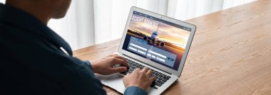 Online uçuş rezervasyon sitesi mod rezervasyon sistemi sağlar. Seyahat teknolojisi kavramı .