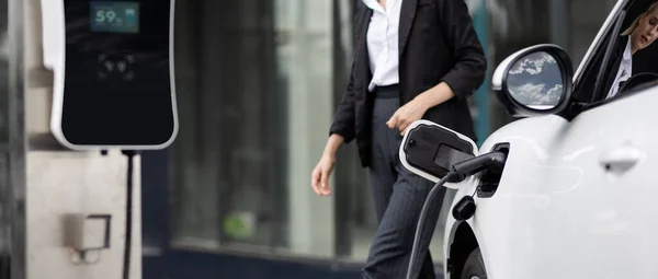 Closeup Progressive Businesswoman Wearing Suit Electric Car Recharging Public Charging — Foto de Stock