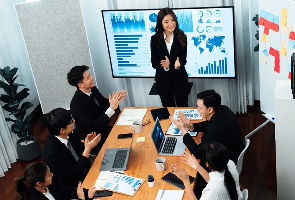 Top Widen View Confidence Company Presentation Financial Analyzed Business Intelligence — Stockfoto