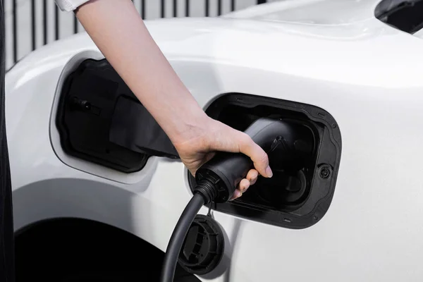 Closeup Focus Hand Insert Charger Plug Electric Vehicle Charging Station — Foto de Stock