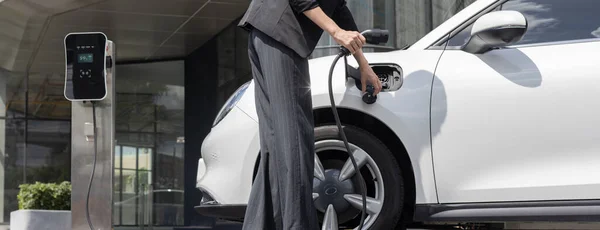 Closeup Progressive Suit Clad Businesswoman Her Electric Vehicle Recharge Her — Stock Fotó