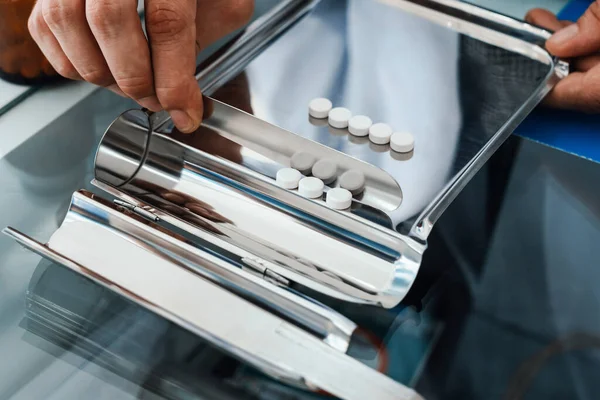 Closeup Image Hand Pharmacist Counting Arrange Pills Qualified Stainless Counting — Stock Photo, Image