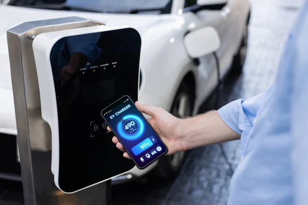 Closeup Progressive Businessman Look Cars Battery Status Application Smart Phone — Foto de Stock
