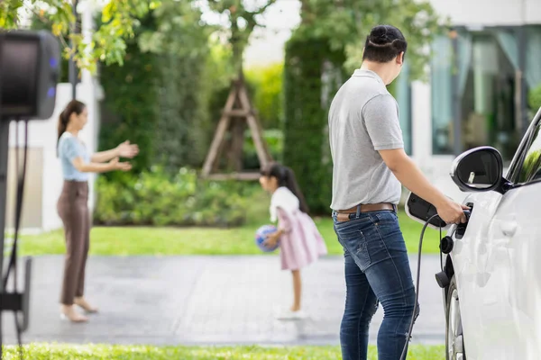 Focus Image Progressive Man Charging Electric Car Home Charging Station — Stock fotografie