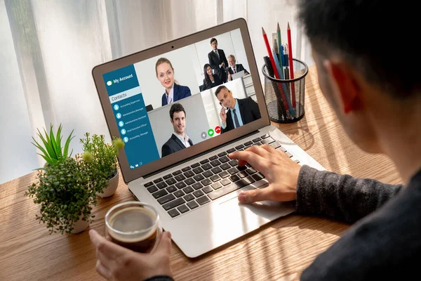 Affärsmän Video Konferens För Modish Virtuell Grupp Möte Corprate Business — Stockfoto