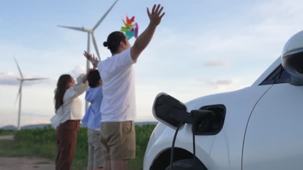Concept Progressive Happy Family Enjoying Time Wind Farm Electric Vehicle — Stock Video