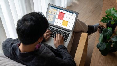 İnternet sitesindeki modish regrition için çevrimiçi aplikasyon rezervasyon takvimi