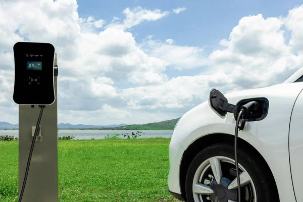 Progressive Environmental Green Technology Concept Electric Vehicle Recharging Battery Charging — Fotografia de Stock