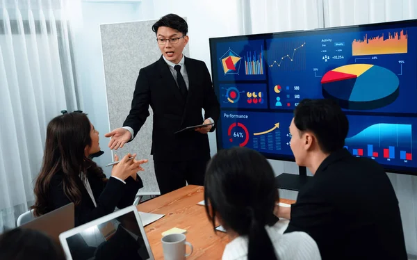 Confidence Asian Businessman Give Presentation Financial Analyzed Business Intelligence Dashboard — Stock fotografie