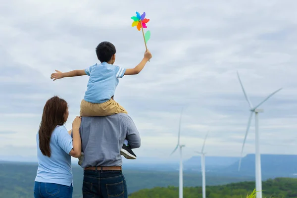 Progressive Happy Family Enjoying Time Wind Farm Green Energy Production — Foto Stock