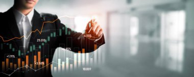 Businessman analyst working with digital finance business data graph showing technology of investment strategy for perceptive financial business decision. Digital economic analysis technology concept.