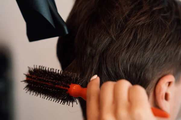 Closeup Asian Female Barber Making Haircut Male Customer Male Hairstyle — Stock Photo, Image