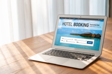 Çevrimiçi otel konaklama rezervasyon sitesi mod rezervasyon sistemi sağlar. Seyahat teknolojisi kavramı .