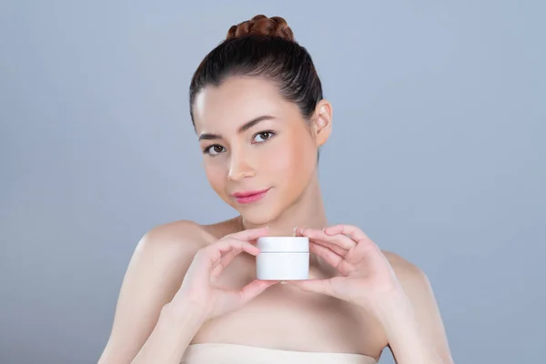 Glamorous Beautiful Perfect Cosmetic Skin Soft Makeup Woman Portrait Hold — Stockfoto