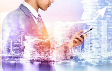 Businessman analyst working with digital finance business data graph showing technology of investment strategy for perceptive financial business decision. Digital economic analysis technology concept.